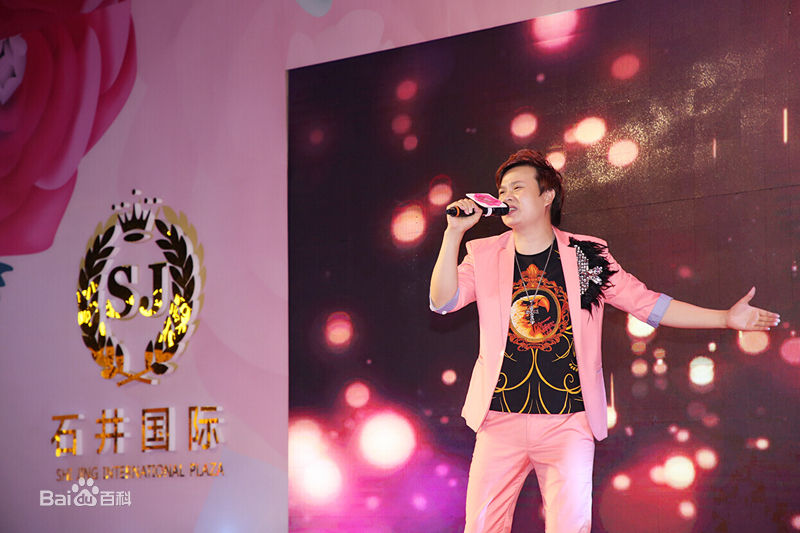 周祥(glory)精彩演出瞬间素颜照壁纸