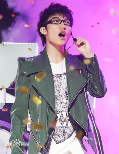 最新谭佑铭(Jackie Tam、Jaki)在2010年《快乐男声》中的壁纸
