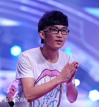 最新谭佑铭(Jackie Tam、Jaki)在2010年《快乐男声》中的壁纸