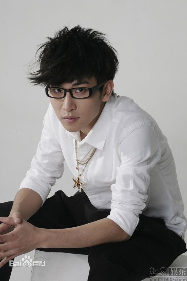 精选谭佑铭(Jackie Tam、Jaki)在《快乐你要带回家·谭杰希青印象纪念册》中的图册