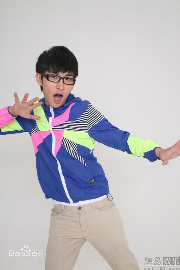 精选谭佑铭(Jackie Tam、Jaki)在《快乐你要带回家·谭杰希青印象纪念册》中的图册