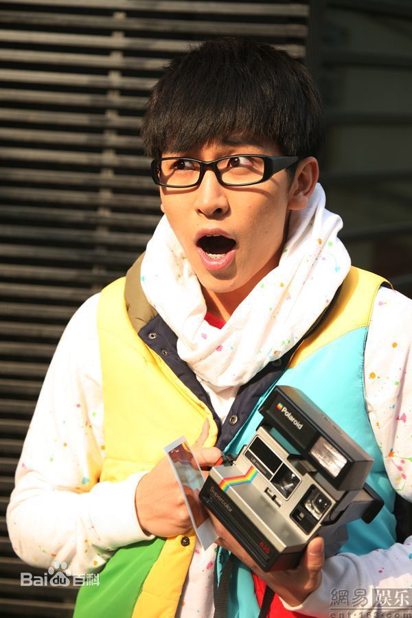 精选谭佑铭(Jackie Tam、Jaki)在《快乐你要带回家·谭杰希青印象纪念册》中的图册