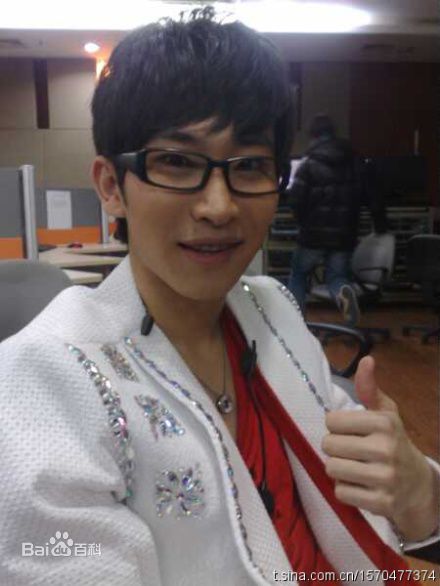 谭佑铭(Jackie Tam、Jaki)生活照壁纸壁纸