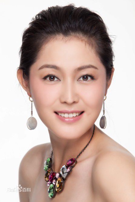 汪裴(wangpei)演员素颜照壁纸