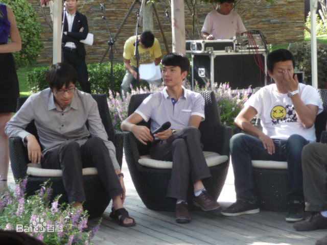 最新李克龙在《潘多拉的宝剑》首映式照片中的壁纸