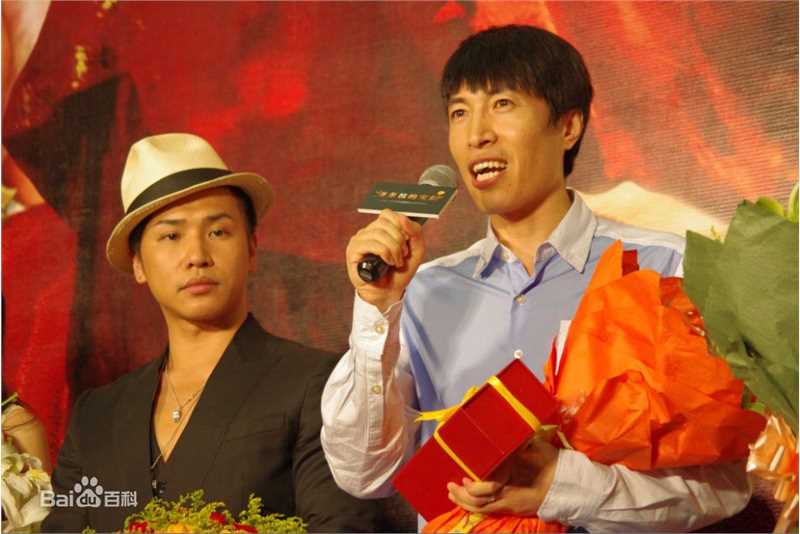 最新李克龙在《潘多拉的宝剑》首映式照片中的壁纸