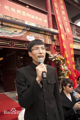 最新李克龙在《潘多拉的宝剑》首映式照片中的壁纸