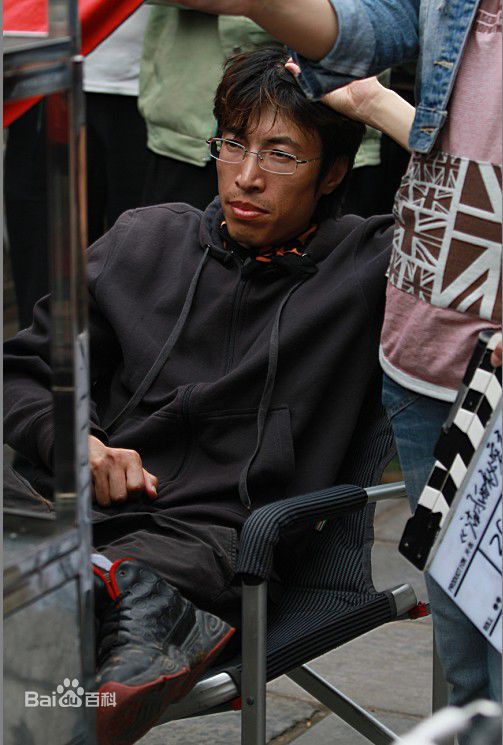 最新李克龙在《潘多拉的宝剑》首映式照片中的壁纸