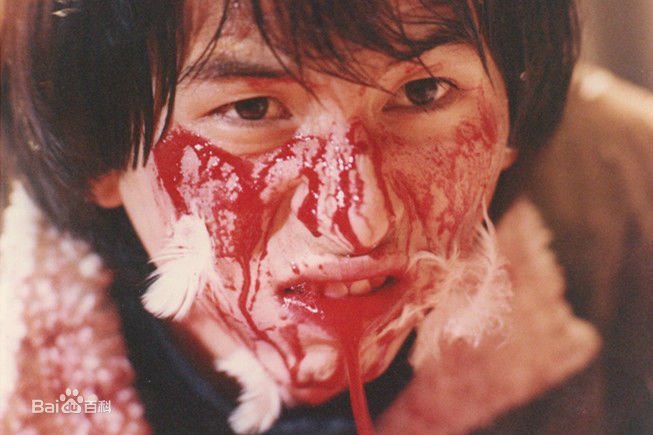 曹荣(Wing)《血裸》精选剧照