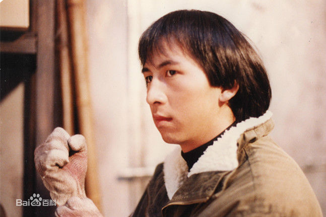 曹荣(Wing)《血裸》精选剧照