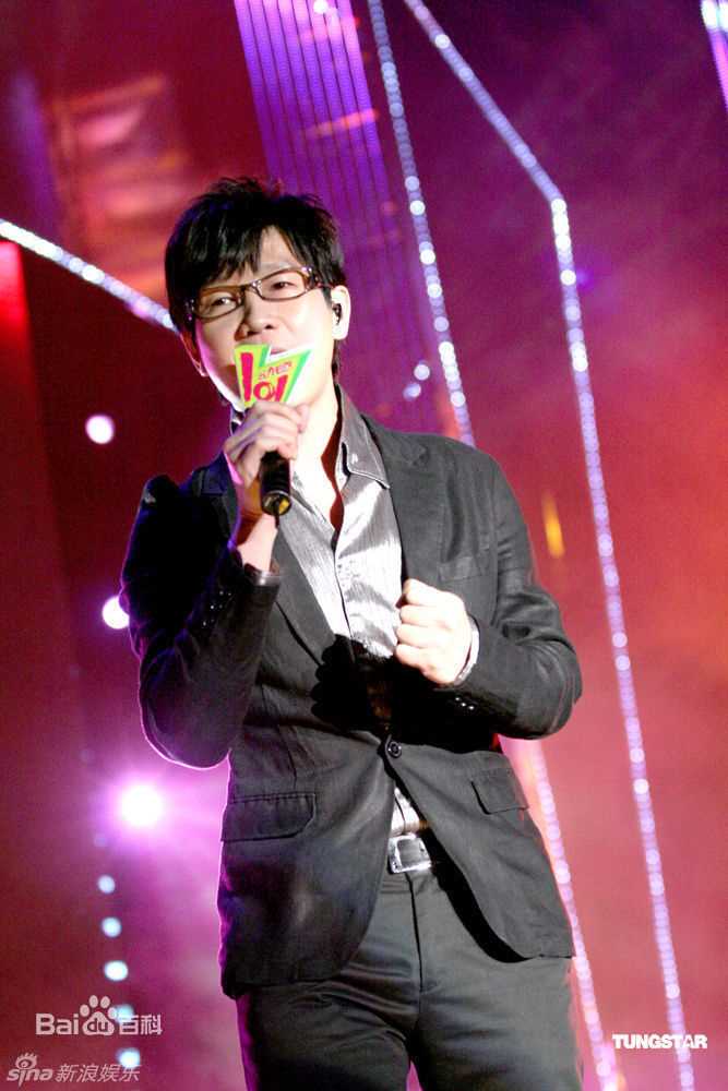 黄品冠(Victor Wong，Pin Kuan)参加东方风云榜季选音乐营前后照片