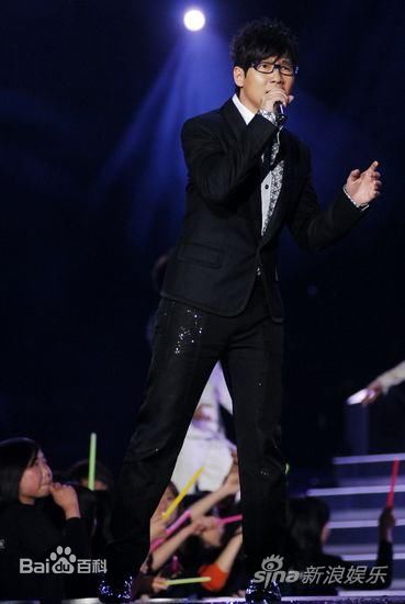 黄品冠(Victor Wong，Pin Kuan)参加第十七届东方风云榜颁奖盛典图册