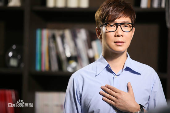 最全黄品冠(Victor Wong，Pin Kuan)在《随时都在》专辑照片中的壁纸