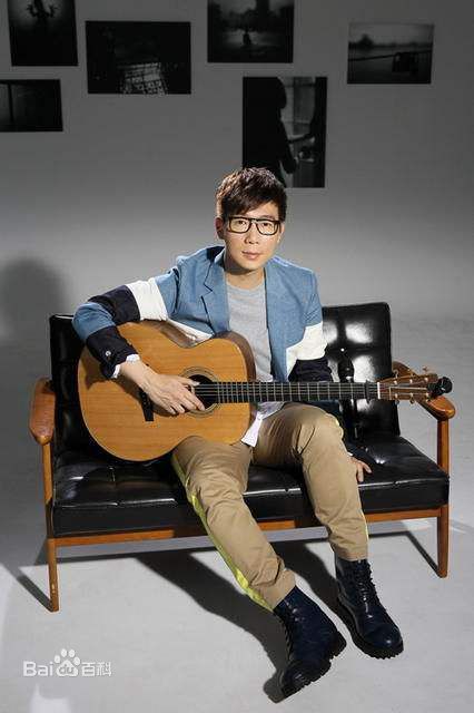 最全黄品冠(Victor Wong，Pin Kuan)在《随时都在》专辑照片中的壁纸