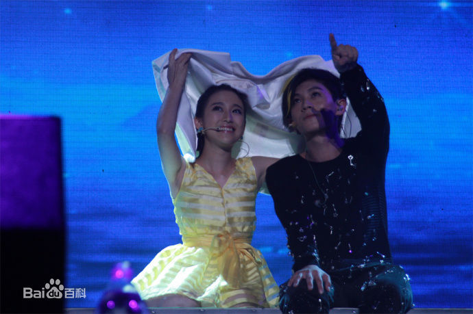 武艺(Philip Wu/Philip Lau)·见习爱 Vee live show图片图集