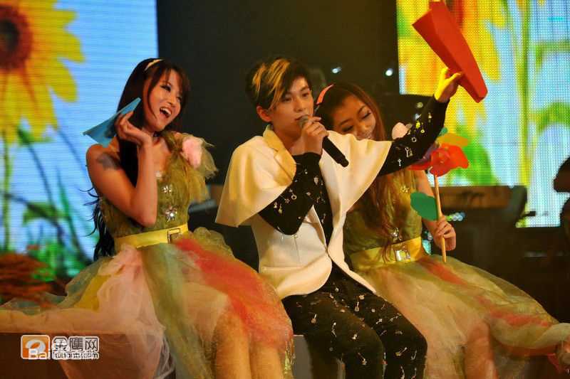 武艺(Philip Wu/Philip Lau)·见习爱 Vee live show图片图集