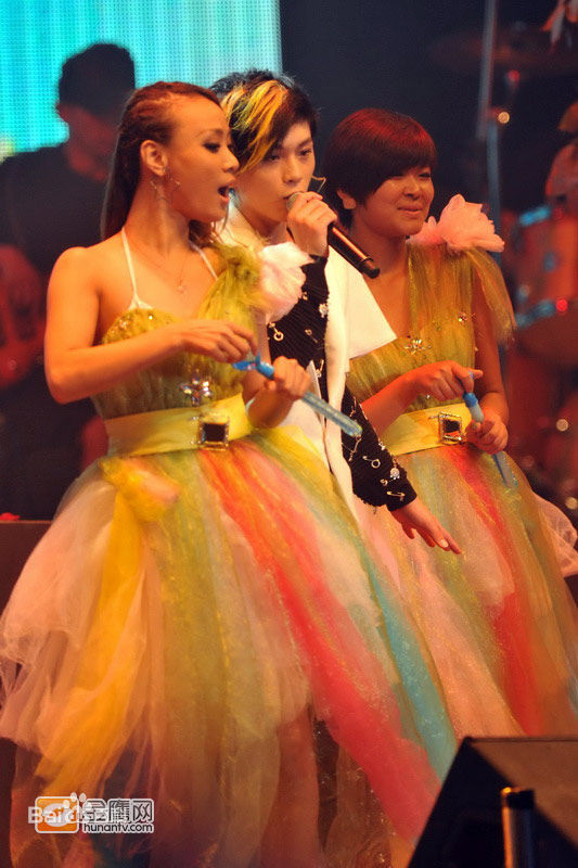 武艺(Philip Wu/Philip Lau)·见习爱 Vee live show图片图集