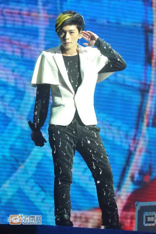 武艺(Philip Wu/Philip Lau)·见习爱 Vee live show图片图集