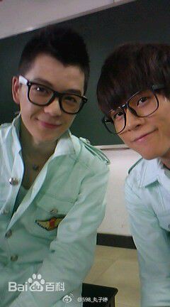 武艺(Philip Wu/Philip Lau)越策越开心图片图册