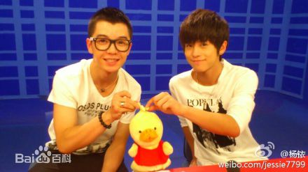 武艺(Philip Wu/Philip Lau)越策越开心图片图册