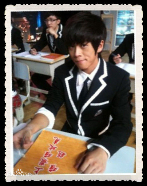 武艺(Philip Wu/Philip Lau)越策越开心图片图册