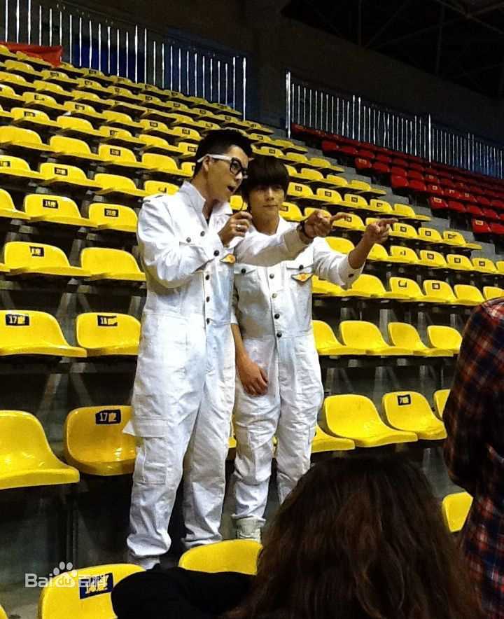 武艺(Philip Wu/Philip Lau)越策越开心图片图册