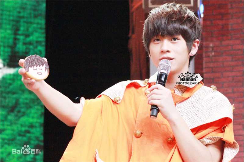 武艺(Philip Wu/Philip Lau)越策越开心图片图册