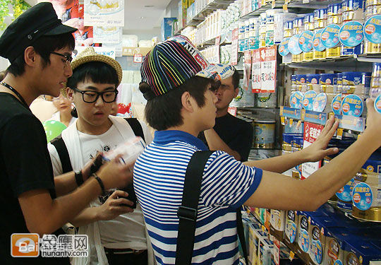 武艺(Philip Wu/Philip Lau)社会活动性感图片图集