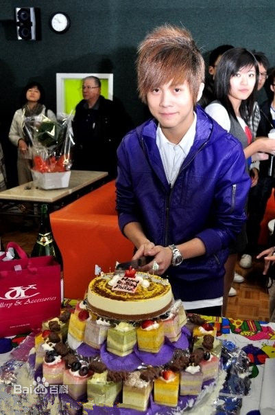 武艺(Philip Wu/Philip Lau)出道前图片素颜照相册