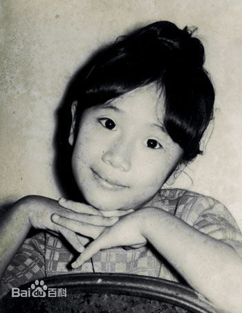 吕珊(Rosanne Lui)早年照片壁纸壁纸