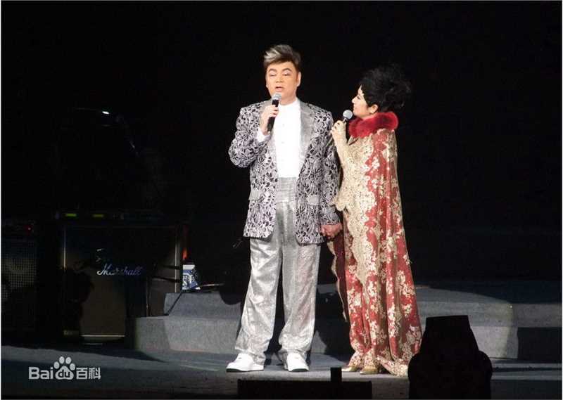 吕珊(Rosanne Lui)超级吕声2010 演唱会图片图册