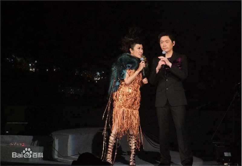 吕珊(Rosanne Lui)超级吕声2010 演唱会图片图册