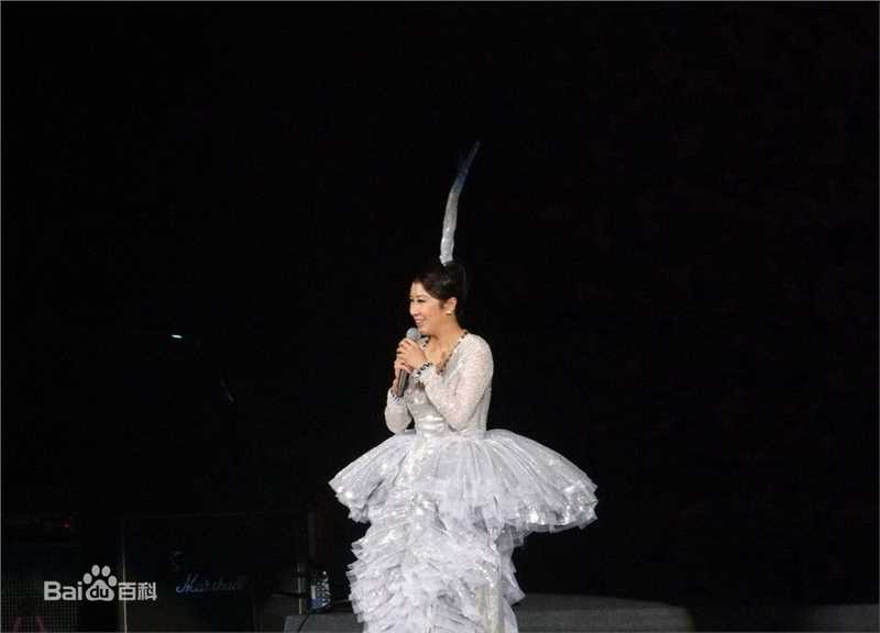 吕珊(Rosanne Lui)超级吕声2010 演唱会图片图册