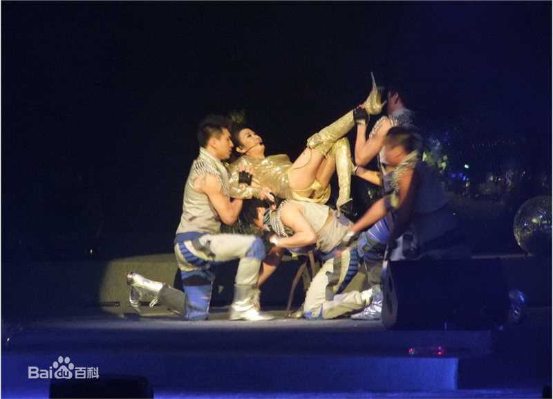 吕珊(Rosanne Lui)超级吕声2010 演唱会图片图册