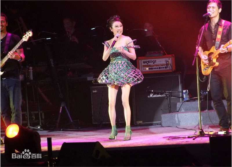 吕珊(Rosanne Lui)超级吕声2010 演唱会图片图册