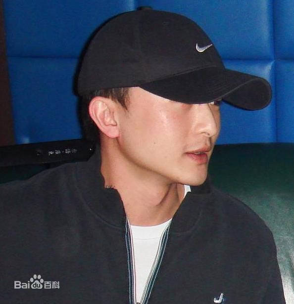 最新黄坤玄壁纸