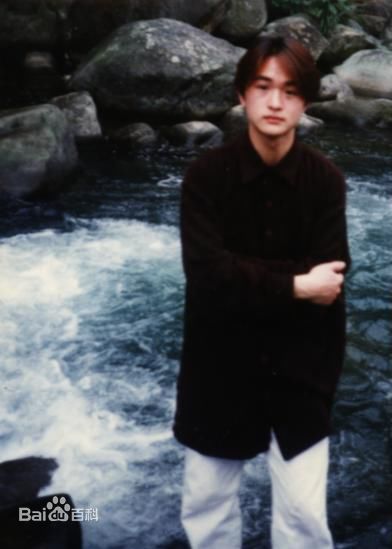 最新黄坤玄壁纸