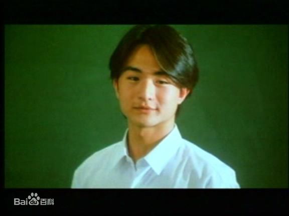 最新黄坤玄壁纸