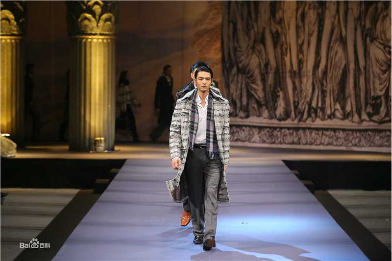 李学庆走秀风采前后照片