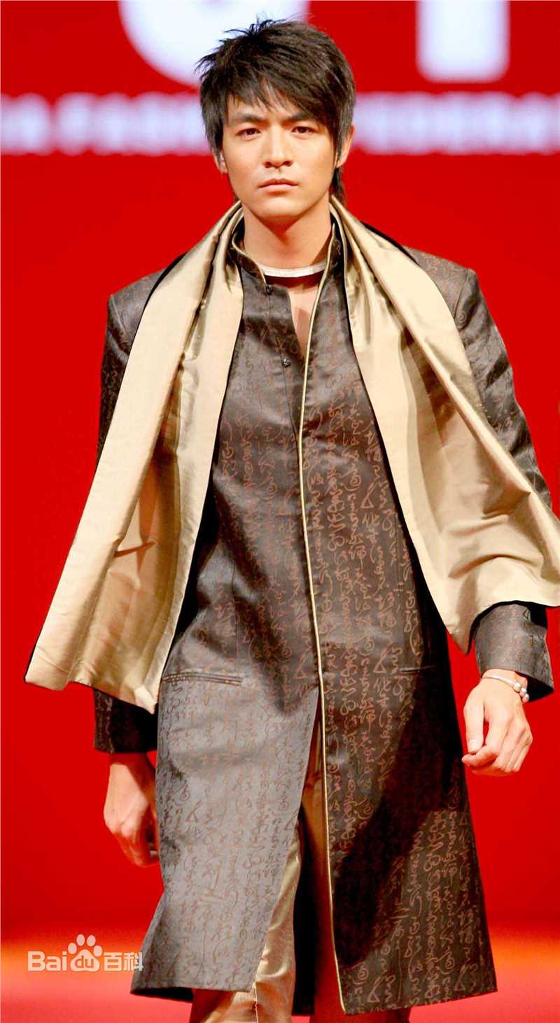 李学庆走秀风采前后照片