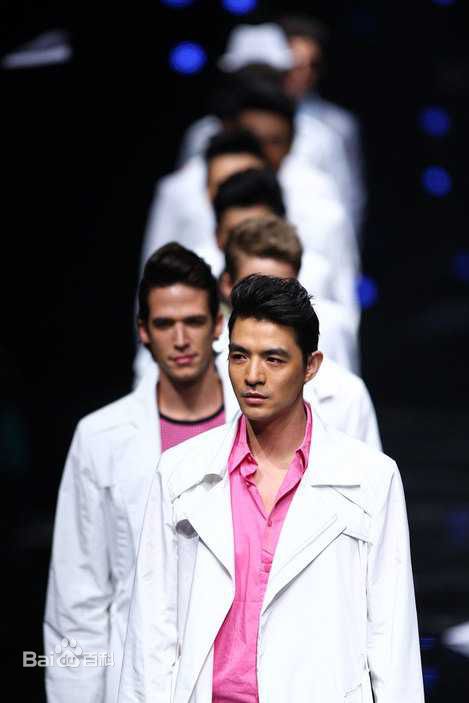 李学庆走秀风采前后照片