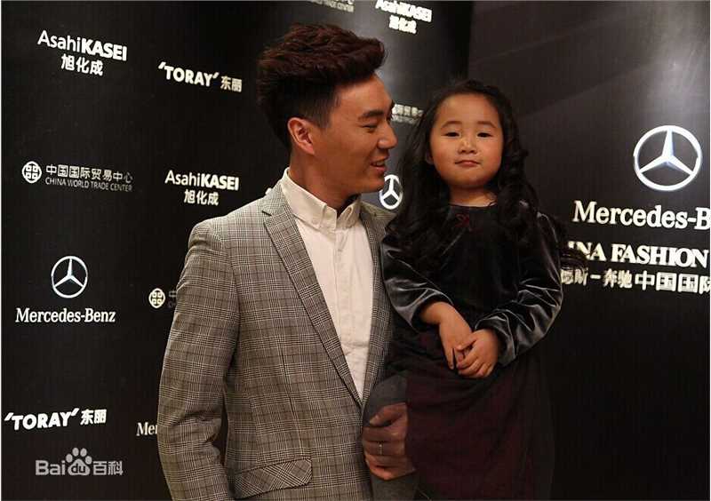 刘屹宸家庭相册前后照片