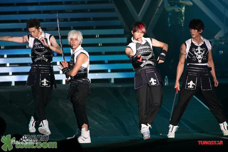 辰亦儒(Calvin)2009年飞轮海小巨蛋演唱会生活照