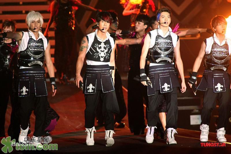 辰亦儒(Calvin)2009年飞轮海小巨蛋演唱会生活照