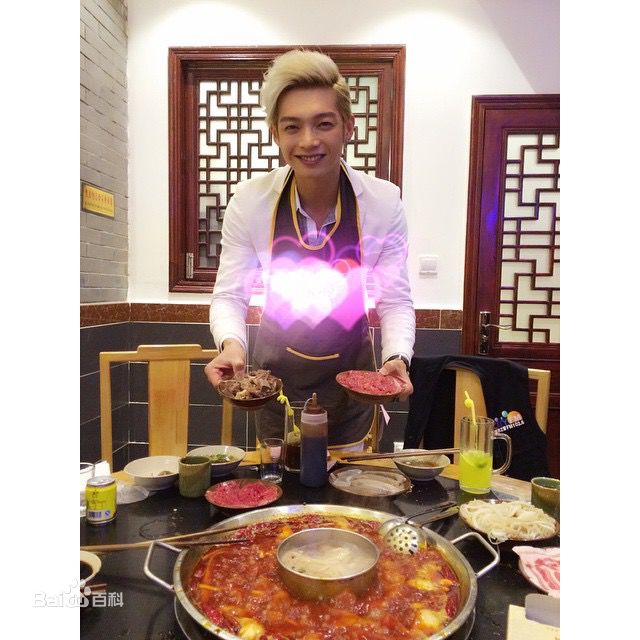 辰亦儒(Calvin)生活照图片图册