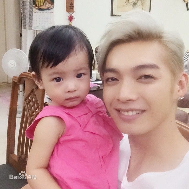 辰亦儒(Calvin)生活照图片图册