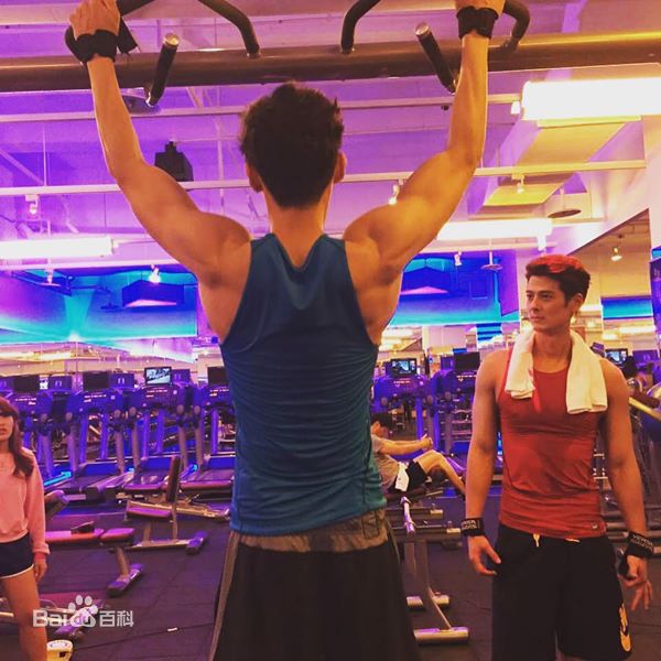 辰亦儒(Calvin)生活照图片图册