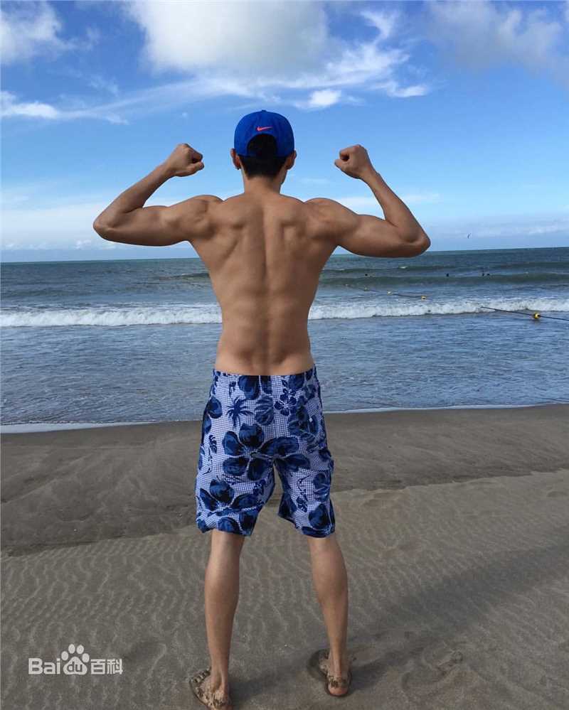 辰亦儒(Calvin)生活照图片图册