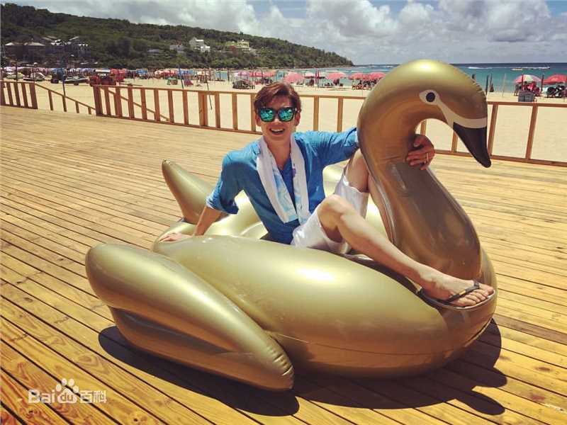 辰亦儒(Calvin)生活照图片图册