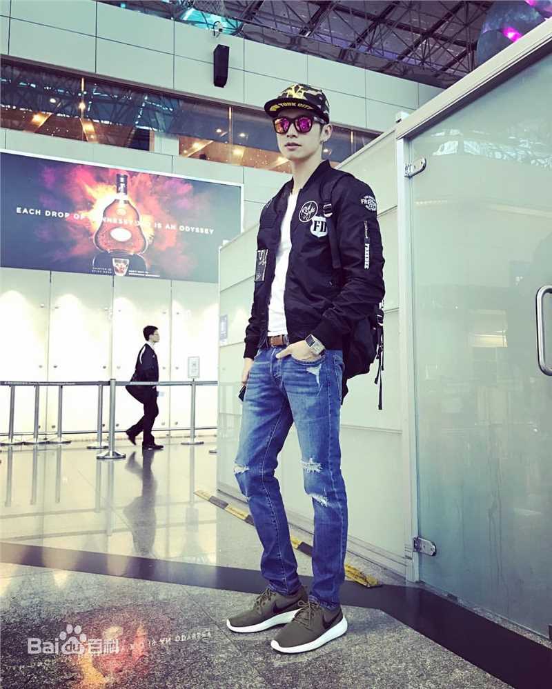 辰亦儒(Calvin)生活照图片图册